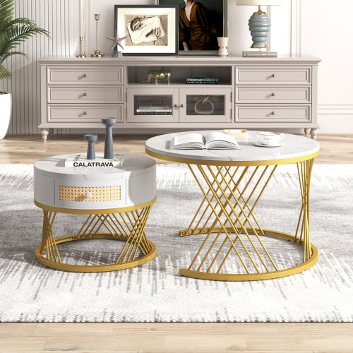 Couchtisch in weißer Marmoroptik mit Metallfüßen