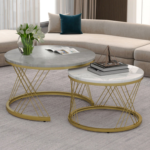 Weißer  runder Couchtisch mit eleganten goldenen Metallfüßen