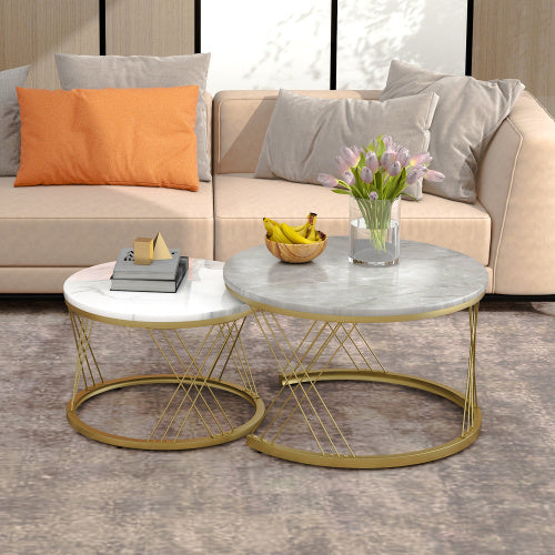 Weißer  runder Couchtisch mit eleganten goldenen Metallfüßen